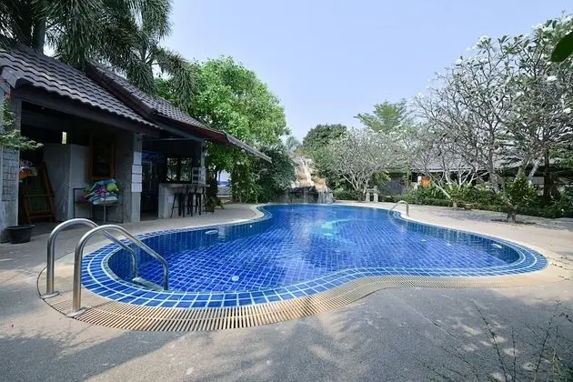 OYO Ruenkanthima Resort - Havuz