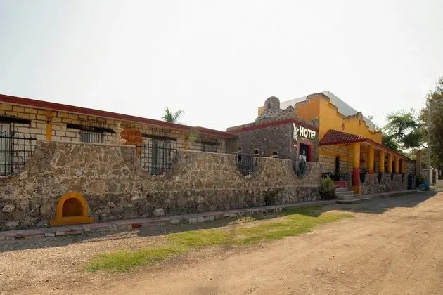 OYO Hotel Villas De San Miguel Media Luna - Dış Mekan