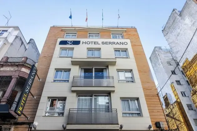 OYO Hotel Serrano - Dış Mekan