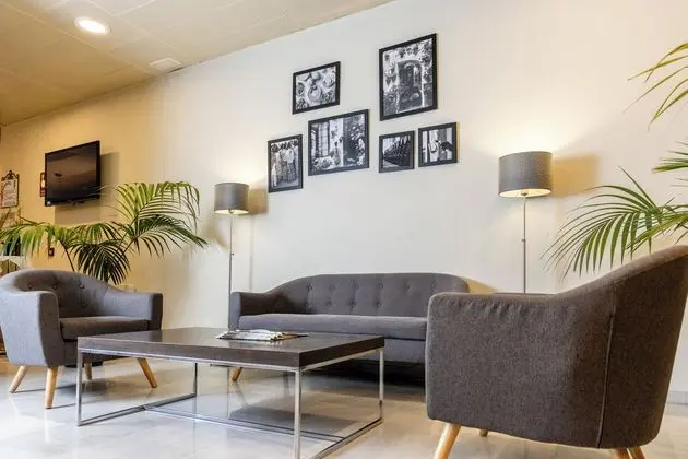 OYO Hotel Serrano - Öne Çıkan Resim
