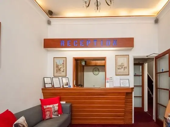 OYO ST GEORGE HOTEL - Lobi