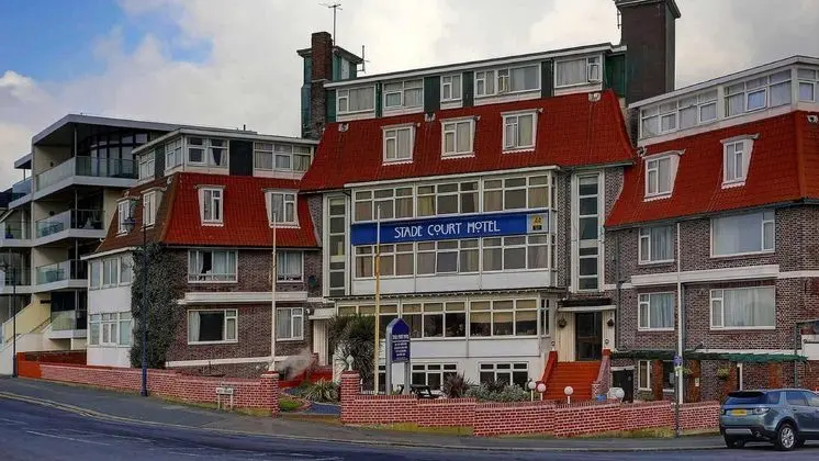 OYO Stade Court Hotel
