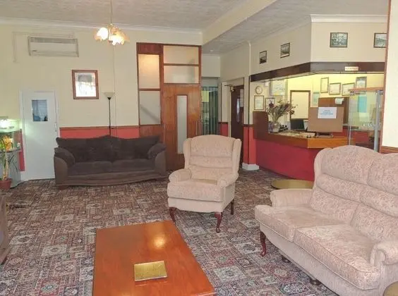 OYO Swanvale Lodge Hotel - Lobi