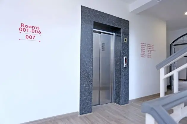 OYO Townhouse 020 Huda Metro South City 1 - Lobi