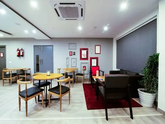 OYO Townhouse 023 CR Park - Lobi