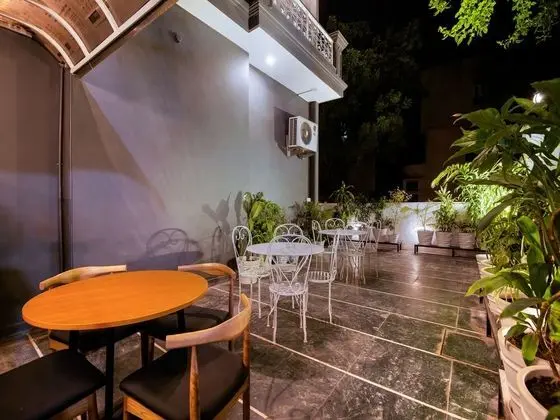 OYO Townhouse 023 CR Park - Yerinde Yemek