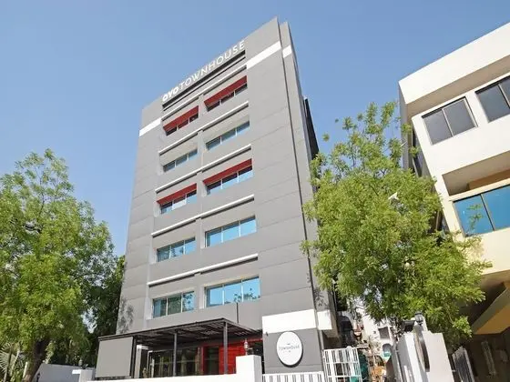 OYO Townhouse 030 Ashram Road Ahmedabad