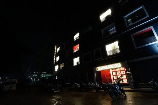 OYO Townhouse 176 Rajdhani Residency - Dış Mekan
