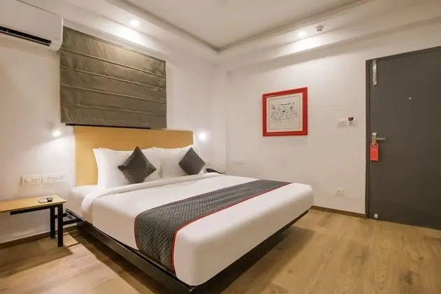 OYO Townhouse 180 Sant Regency - Oda