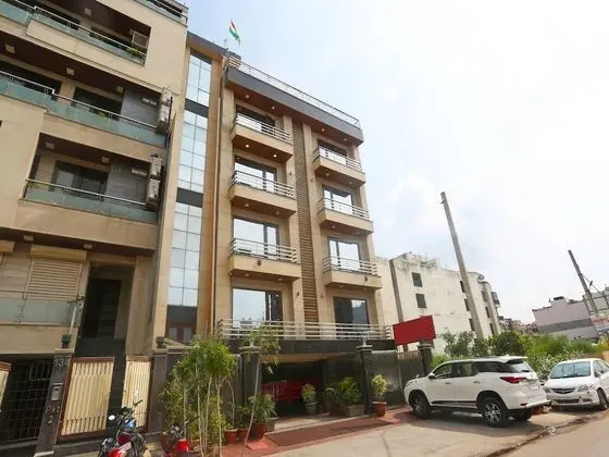 OYO TOWNHOUSE 460 H C Grand - Dış Mekan