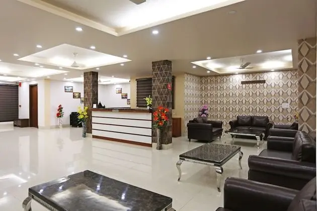 OYO TOWNHOUSE 460 H C Grand - Yerinde Yemek
