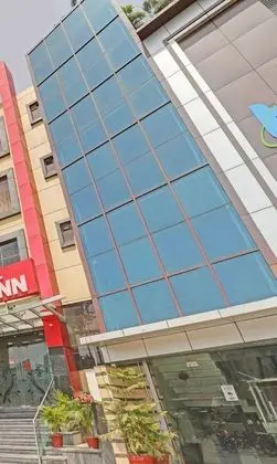 OYO Townhouse 6844 SAM inn
