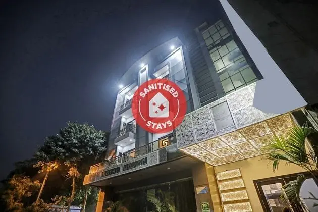 OYO Townhouse 771 Royal Mirage