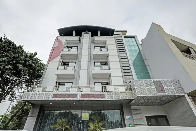 OYO Townhouse 771 Royal Mirage - Dış Mekan