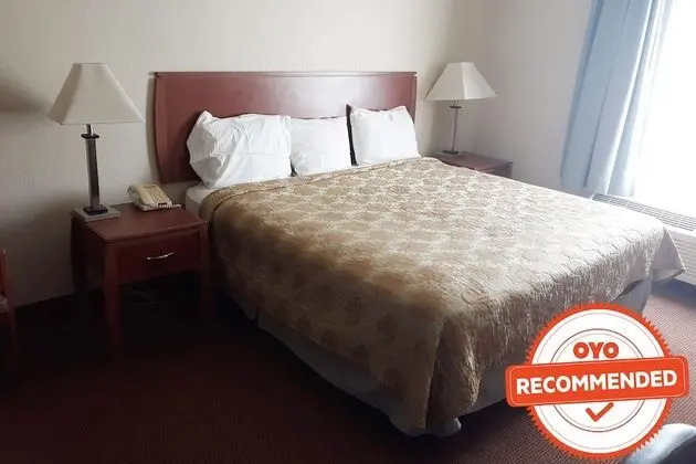 OYO Townhouse Clute Lake Jackson - Oda