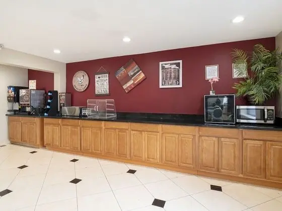 OYO Townhouse Houston Airport North - Yerinde Yemek