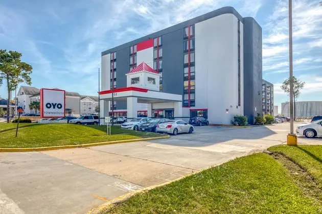 OYO Townhouse Houston George Bush Intercontinental