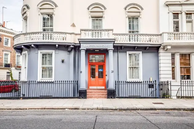 OYO Townhouse New England Victoria