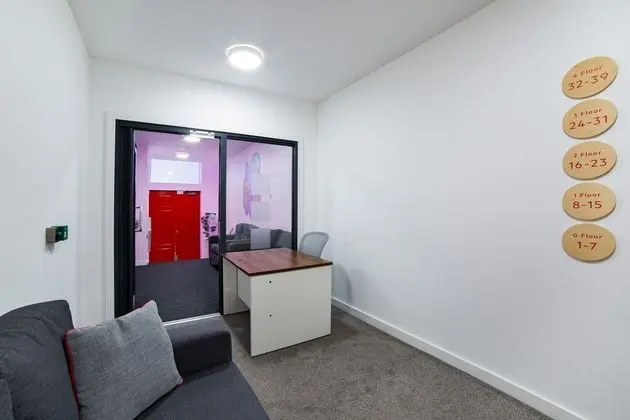 OYO Vincent Apartments - Lobi