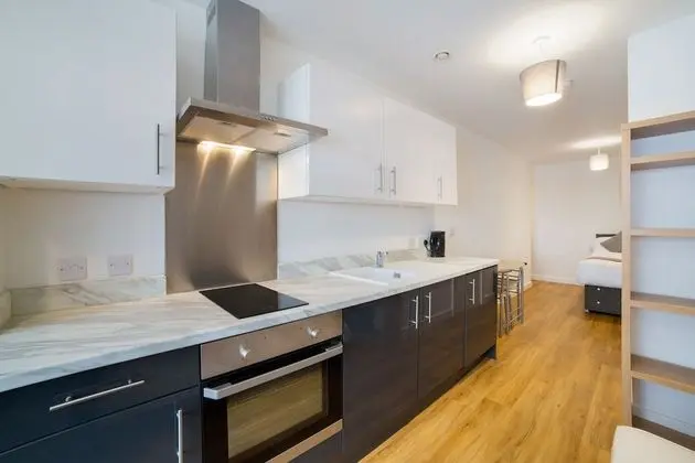 OYO Vincent Apartments - Mutfak