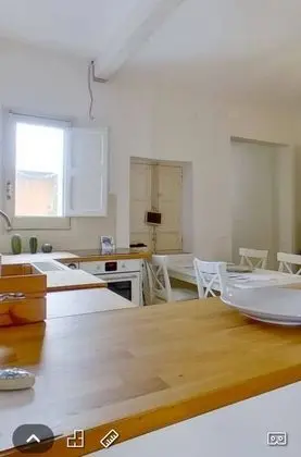 Oyster - Elegant and Charming Three-room Apartment 1