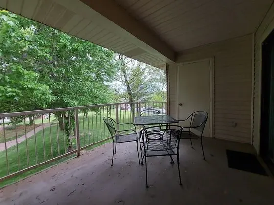 Ozark Breeze - Large Living Areas - Close to all of Branson - Relax on Balcony - Oda Düzeni