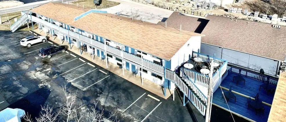 Ozark Inn & Suites - Dış Mekan