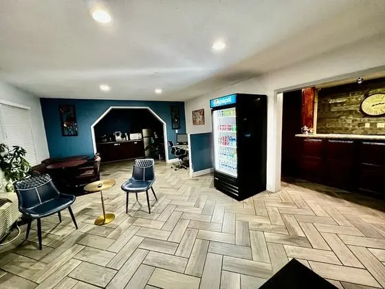Ozark Inn & Suites - Lobi