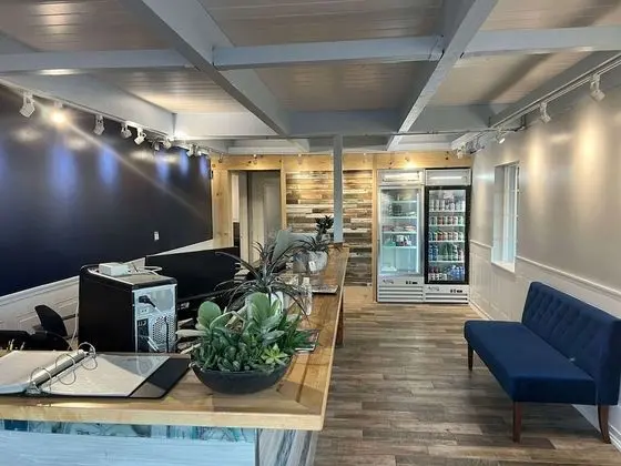 Pacific Coast Roadhouse, SureStay Collection by Best Western - Lobi