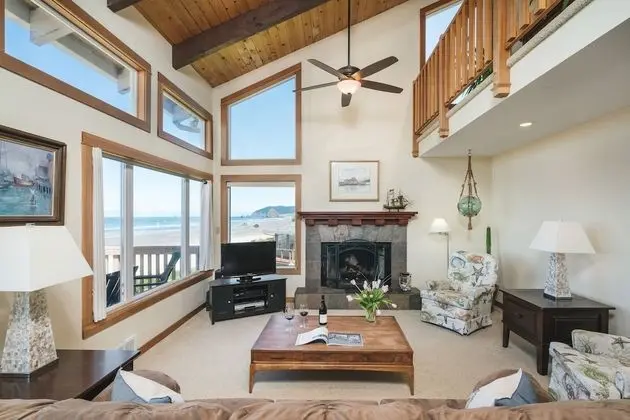 Pacific House by Avantstay Bright Airy Home w/ Direct Access to Cannon Beach - İç Mekan