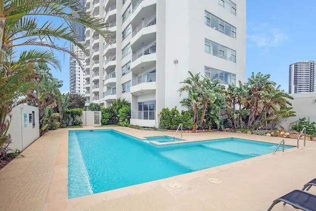 Pacific Plaza Apartments - Havuz