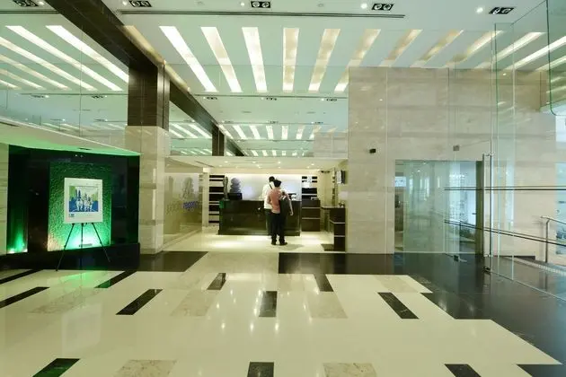 Pacific Regency Hotel Suites - Lobi