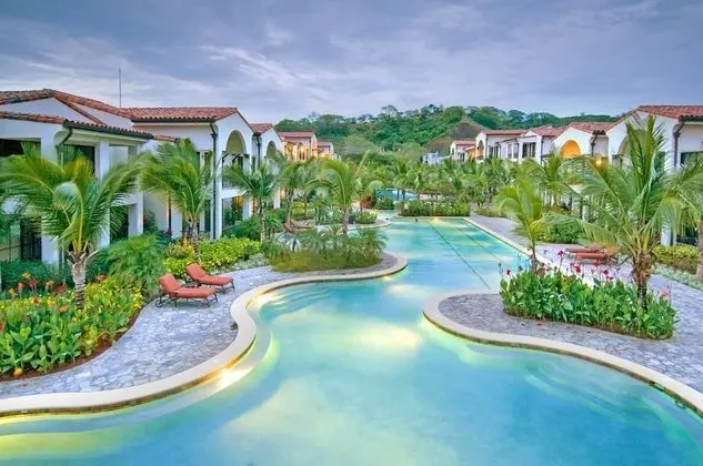 Pacifico Resort Condominiums - Havuz