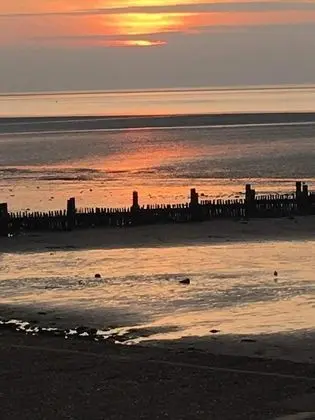 The Pad 3 Bedroom Caravan at Heacham Beach - Plaj