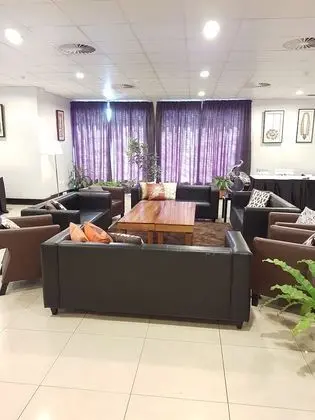 Paddy's Hotel & Apartments - Lobi