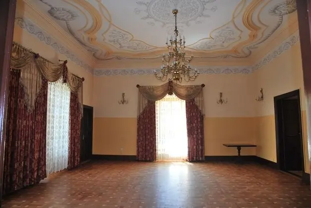Palac w Czyzowie Szlacheckim - İç Mekan