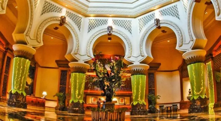 Palace Of The Golden Horses Hotel - Lobi
