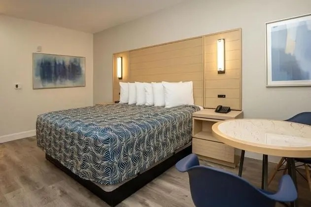 Palace Inn Blue IAH East