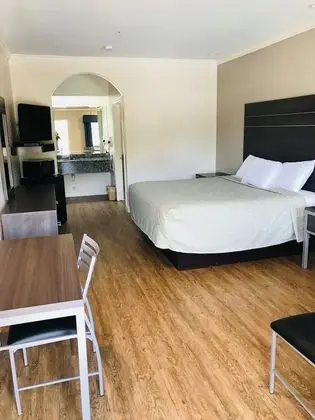Palace Inn Greenspoint - Oda