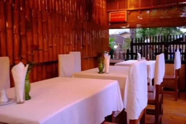 Palace Nyaung Shwe Guest House - Yerinde Yemek