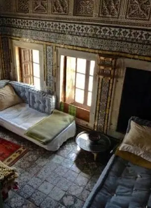 Palais du XVIII ème siècle - Hostel