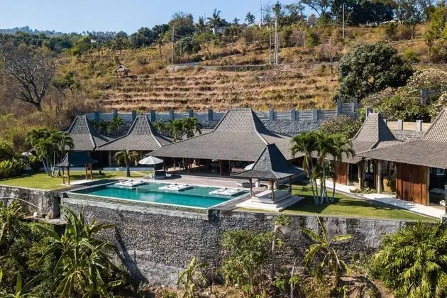 Palatial Wooden Villa, 4br, Lovina