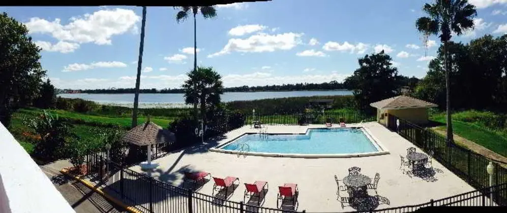 Palazzo Lakeside Hotel - Havuz