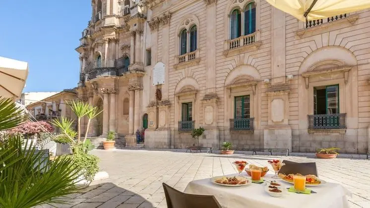 Palazzo Montalbano - Dış Mekan