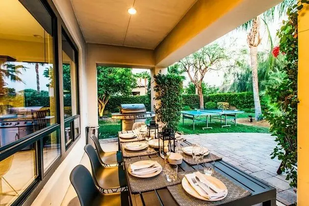 Palisades by Avantstay Palm Tree Oasis Pool & Outdoor Lounge - İç Mekan