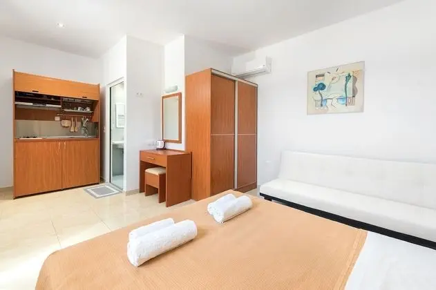 Palm Bay Hotel Studios - Oda