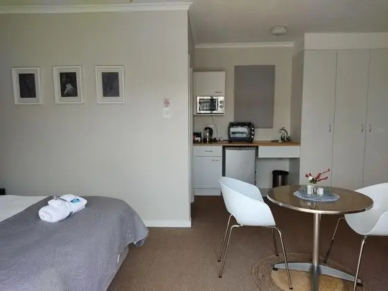 PALM BEACH GUESTHOUSE