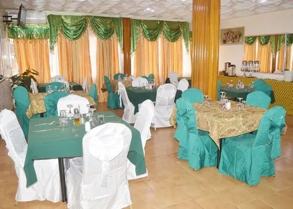 Hotel Palm Beach Yennega - Yerinde Yemek