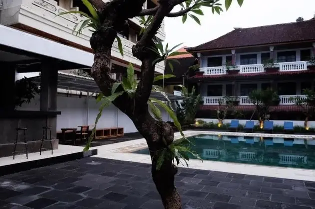 Palm Garden Kuta Hotel - Havuz