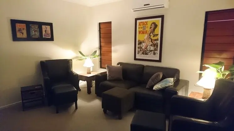 Palm Lakeside - Bowen, Whitsundays Wifi Netflix Private Cool Luxury - Oda Düzeni